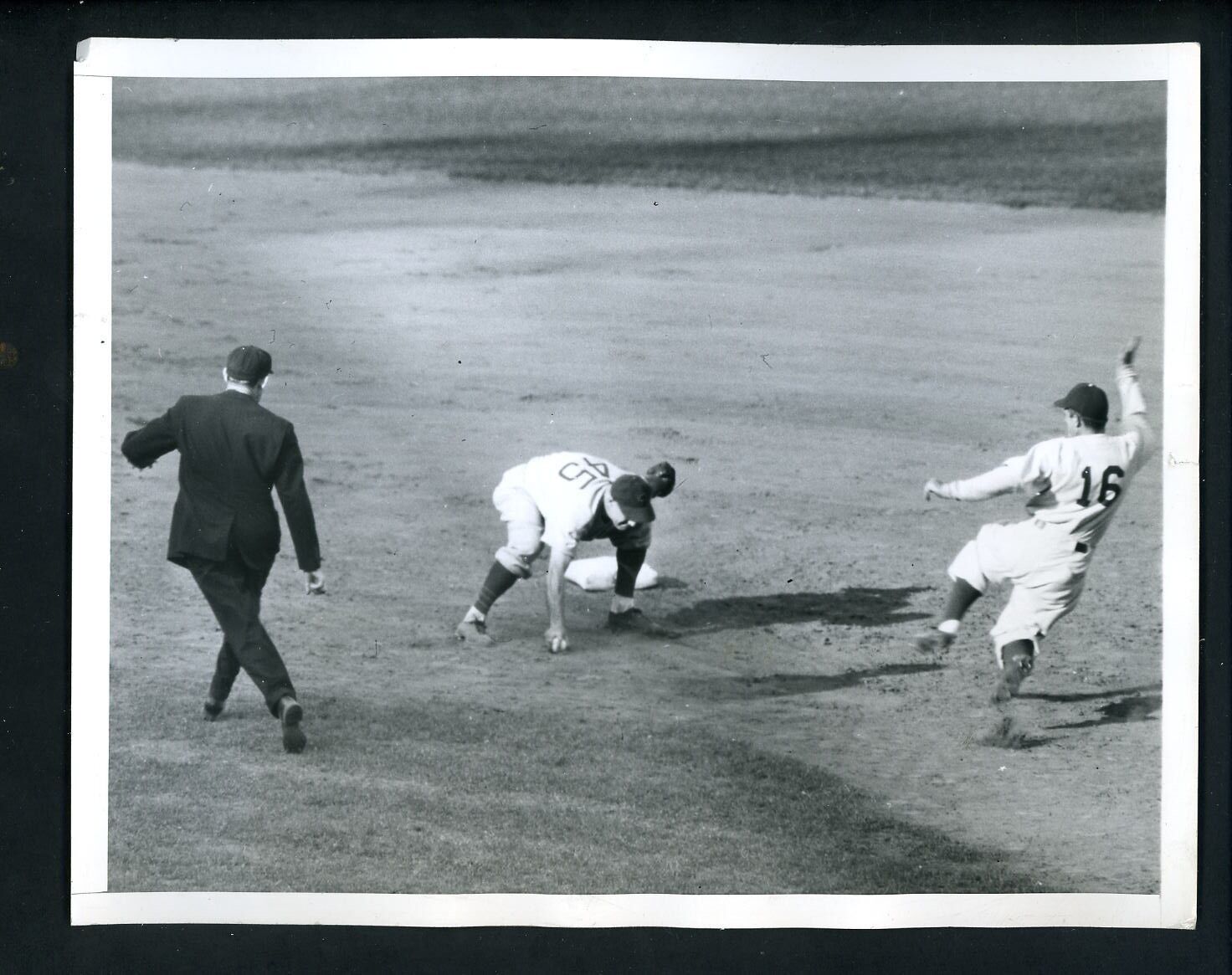 Billy Jurges Joe Medwick Larry Goetz 1946 Type 1 Press Photo Poster painting Cubs Brooklyn Dodge