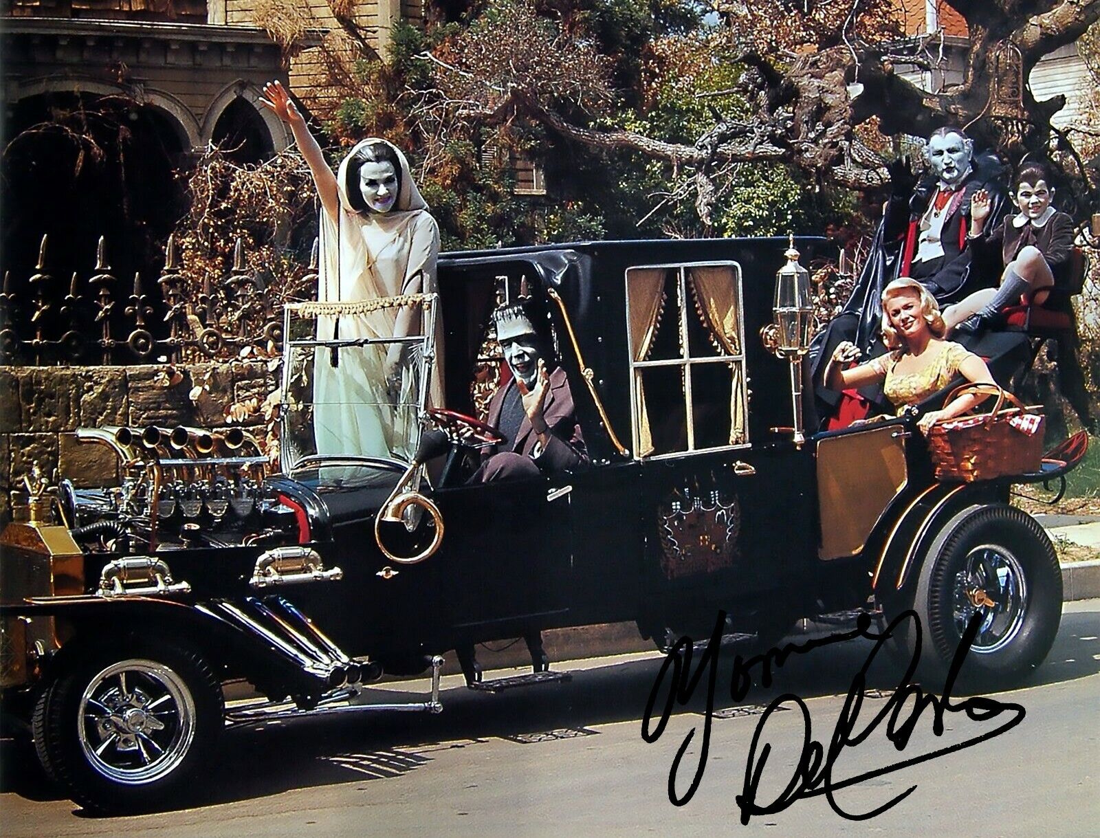 THE MUNSTER KOACHY VONNE DE CARLO LILLY SIGNED 8.5X11 Photo Poster painting FRED GWYNNE AL LEWIS