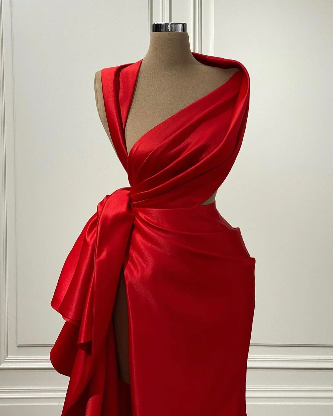 Lussooy Charmeuse Elegant Red Long Prom Dress With High Slit 
