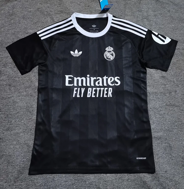 25/26 Real Madrid Goalkeeper Fan Edition