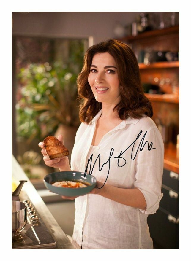 NIGELLA LAWSON AUTOGRAPH SIGNED PP Photo Poster painting POSTER