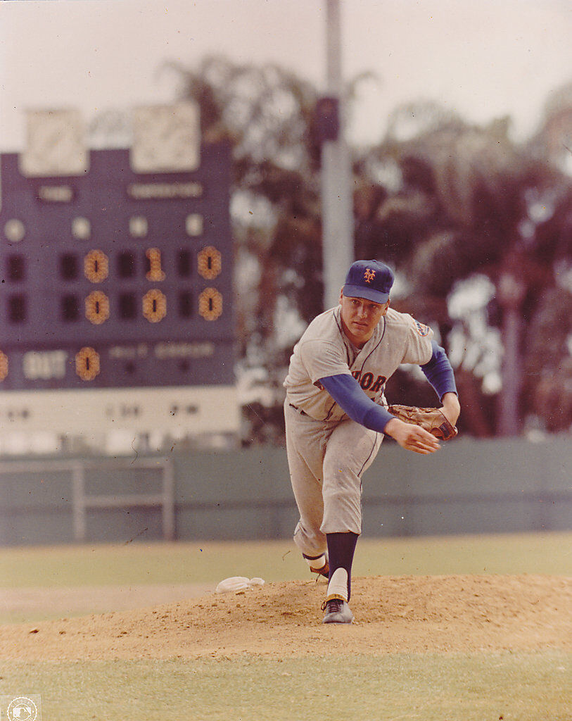 TOM SEAVER NEW YORK METS VINTAGE ACTION 8x10