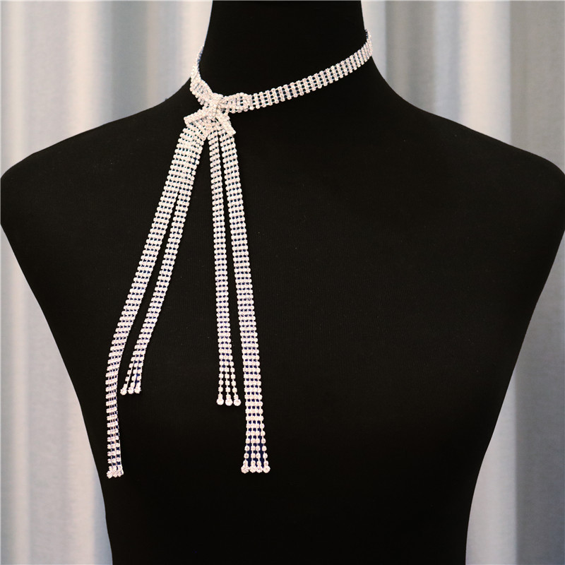 Elegant bow tie necklace