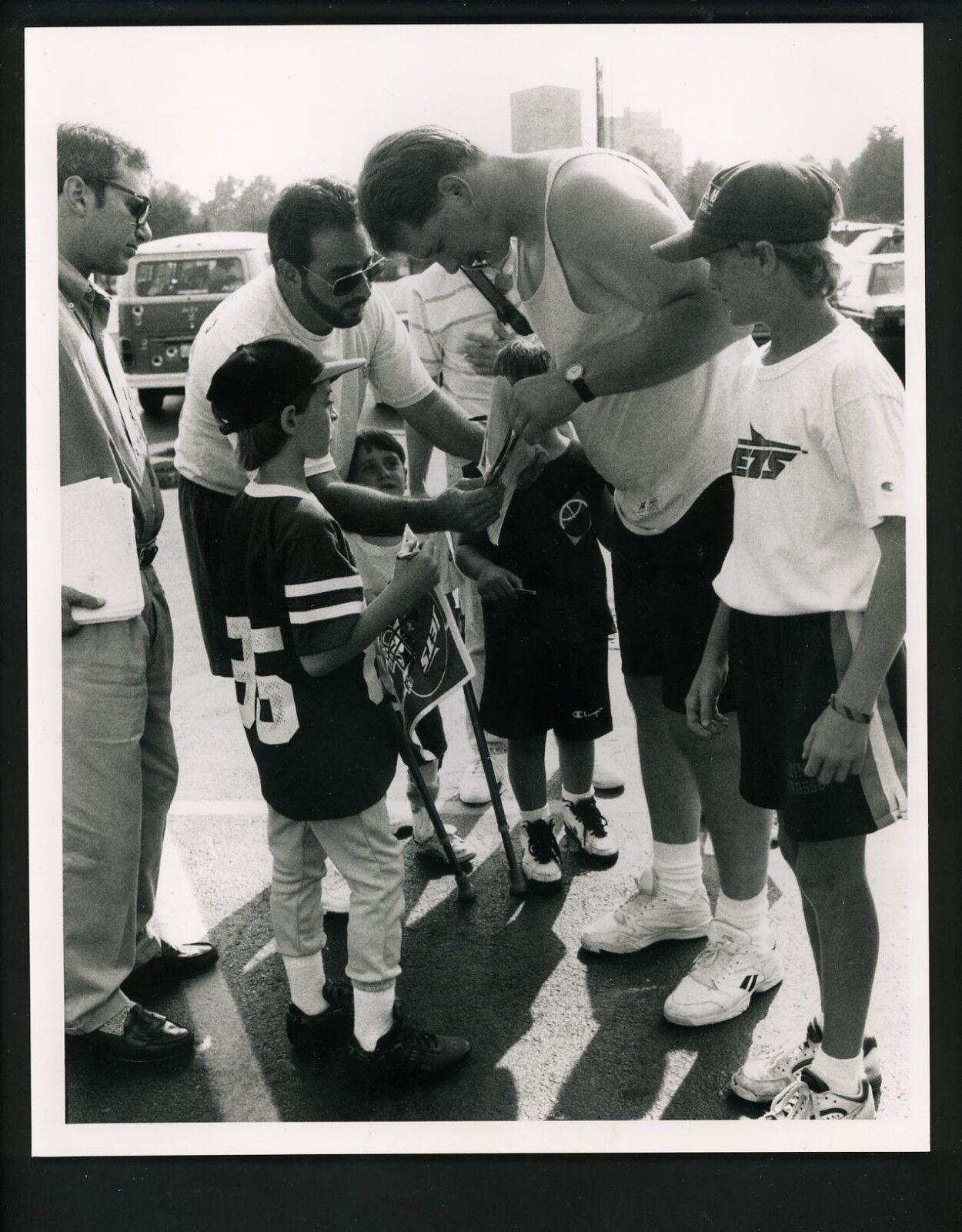 Dennis Byrd signs autographs 1993 Press Original Photo Poster painting by Bob Olen New York Jets