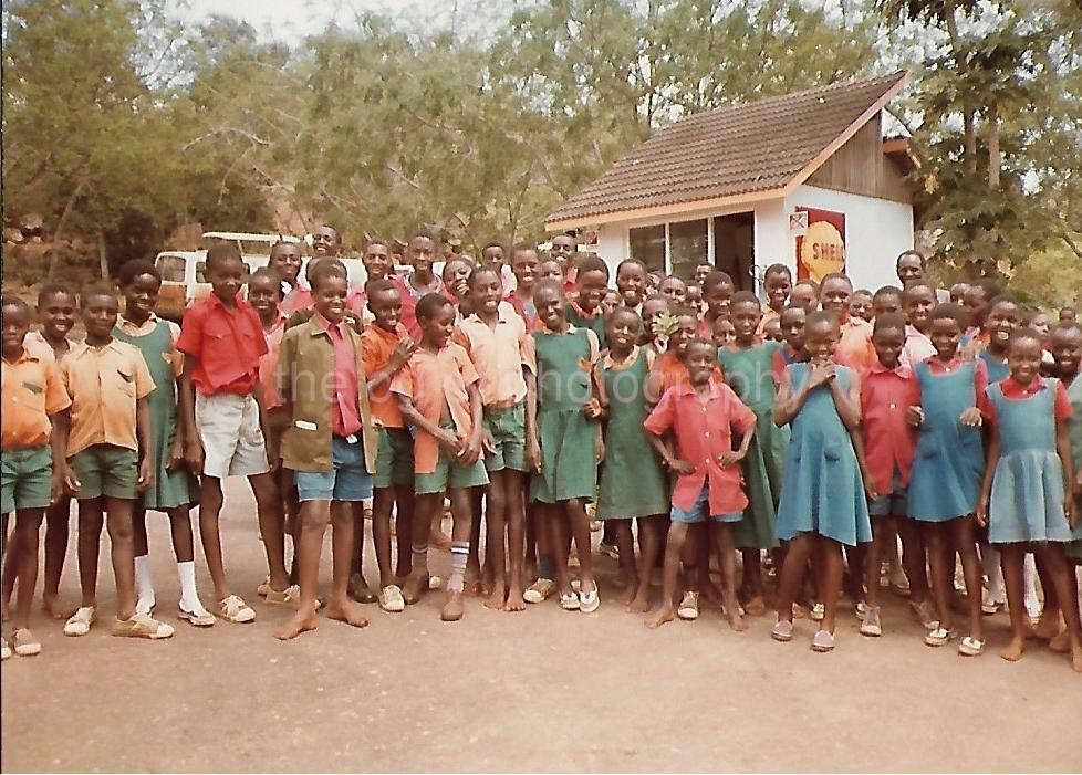 SCHOOL KIDS Africa FOUND Photo Poster paintingGRAPH Color CHILDREN Snapshot VINTAGE 08 28 R