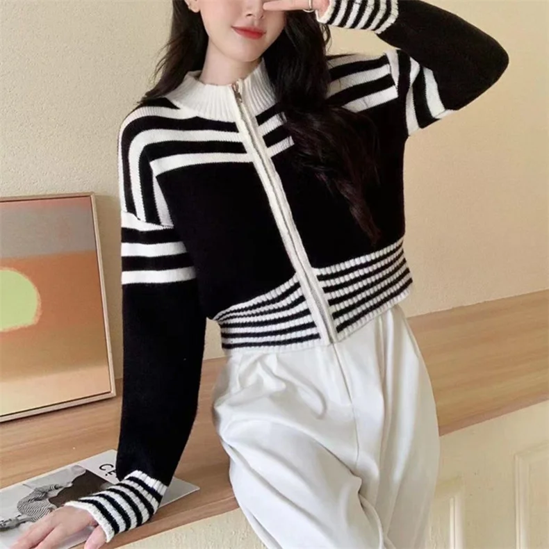 Churchf Churchf People Wear Fashionable Standing Collar Short Knit Female Autumn Design Sense Contrast Color Zipper Striped Sweater Sweater