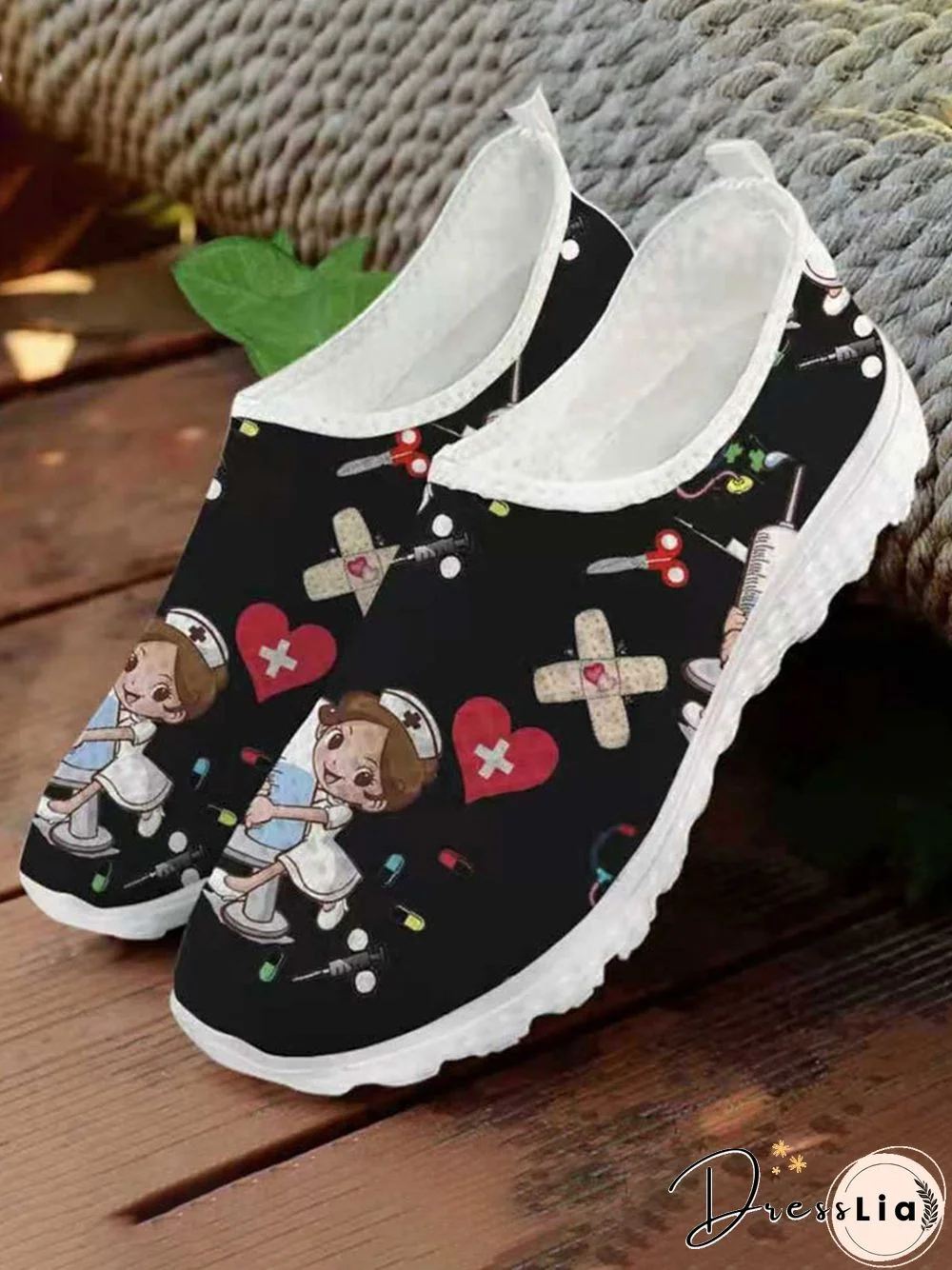 Nurse Fighting Epidemic Print Breathable Tulle Mesh Lightweight Sneakers