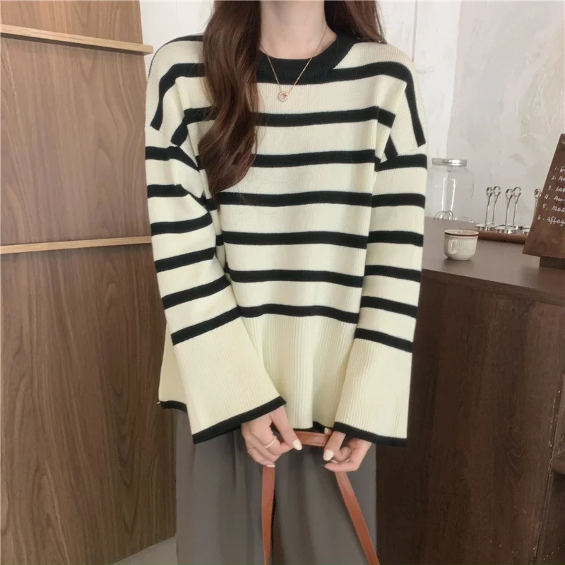 Uveng Uveng Version Of Striped Knitted Women In The Spring Of 2024 New Retro Lazy Wind Wearing Soft Languid Cover Loose Top Tide