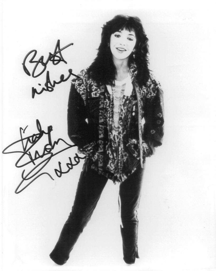 Kate Bush SIGNED AUTOGRAPHED 10 X 8