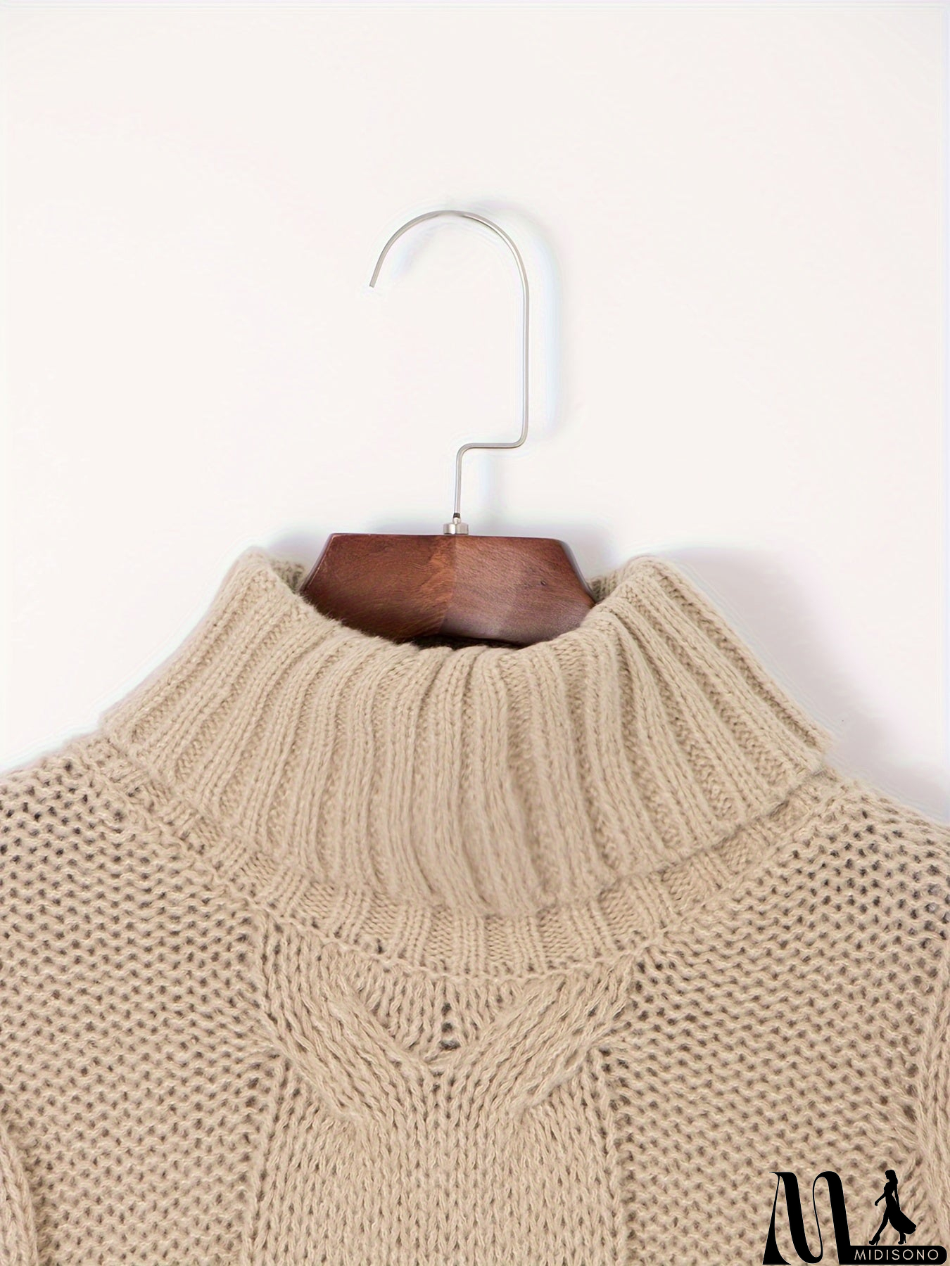 MidiSono - Casual and Comfortable Sweater