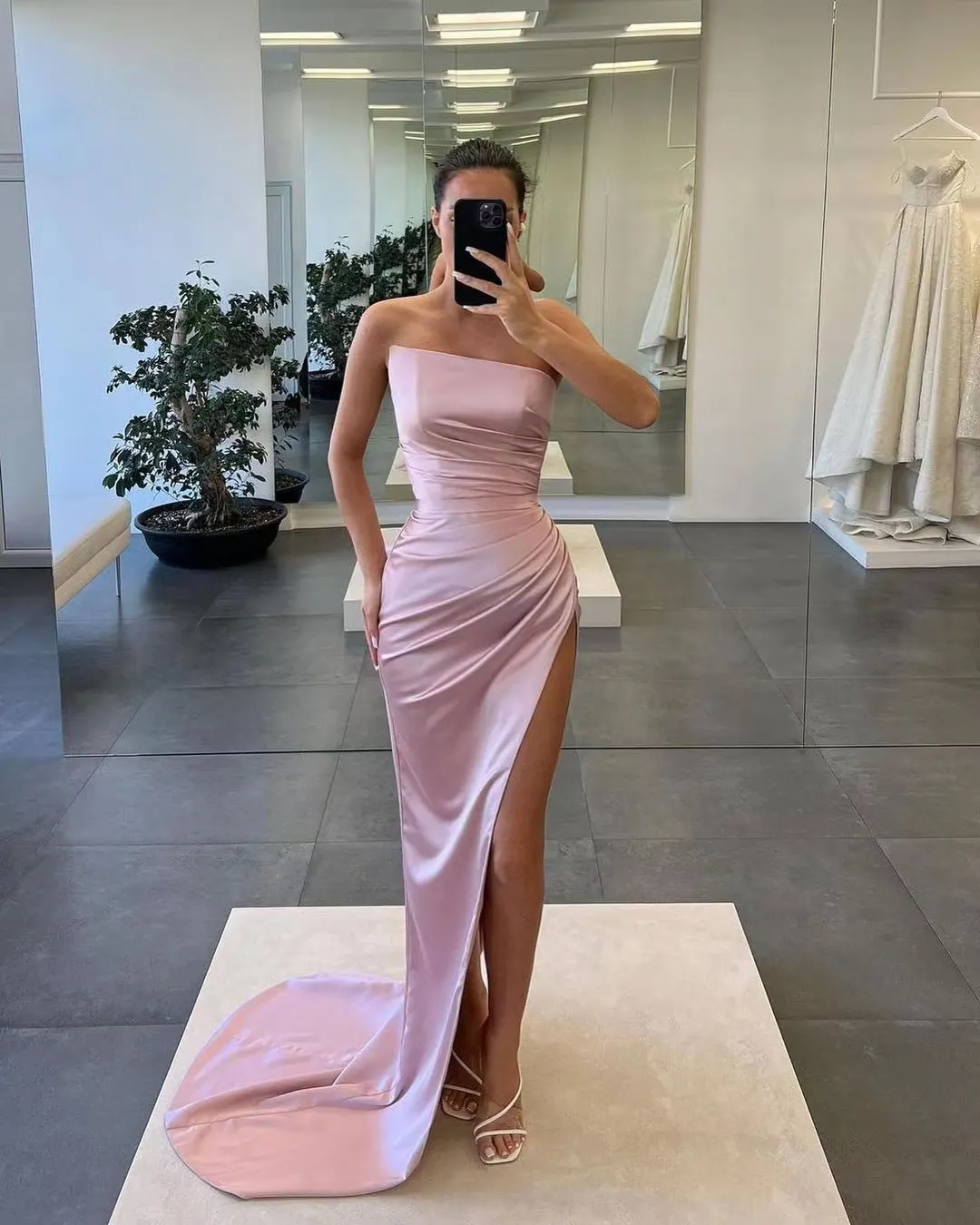 Gorgeous Mermaid Satin Long Sleeves Scoop Applique Floor-Length Prom Dresses main image 1