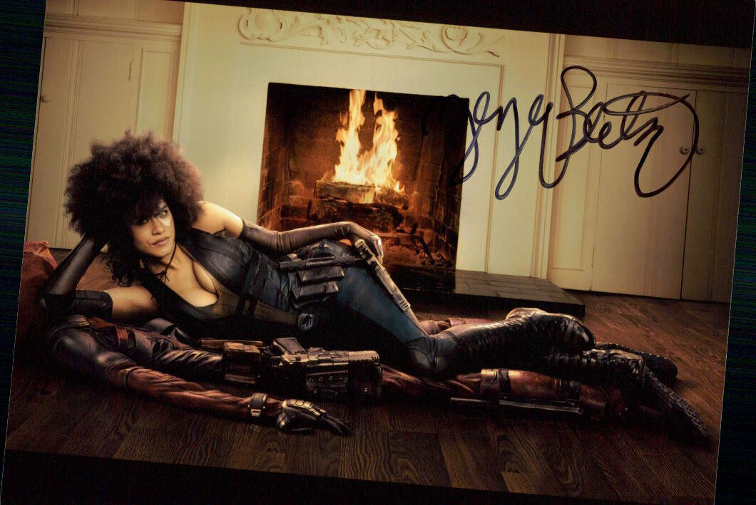 Zazie Beetz (Deadpool 2) signed authentic 8x10 Photo Poster painting COA