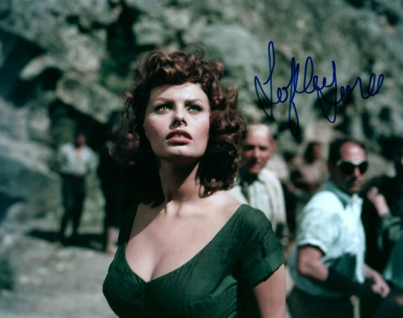 Sophia Loren signed 8x10 autographed Photo Poster painting + COA