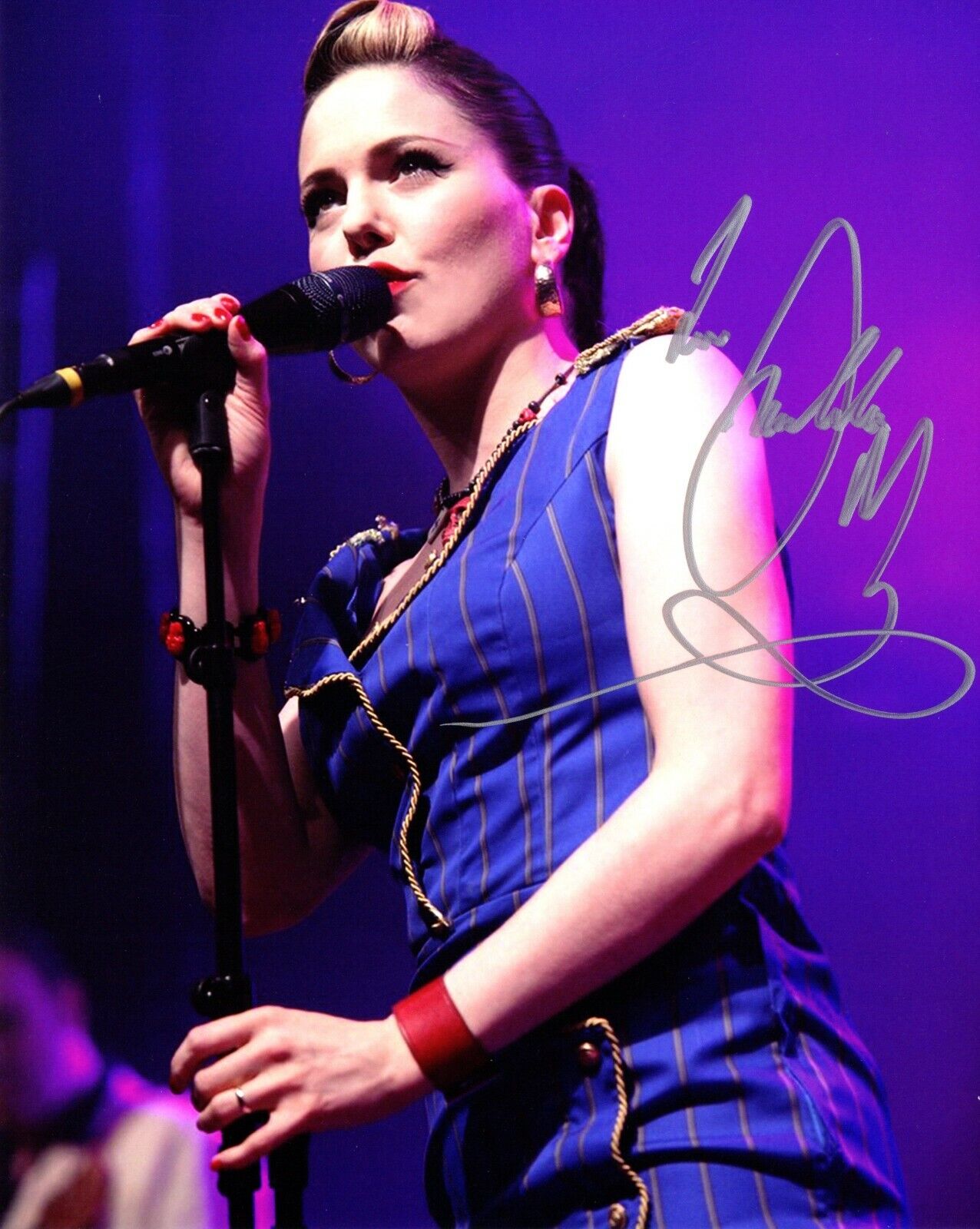 Imelda May Signed - Autographed Irish Singer Songwriter Concert 8x10 inch Photo Poster painting