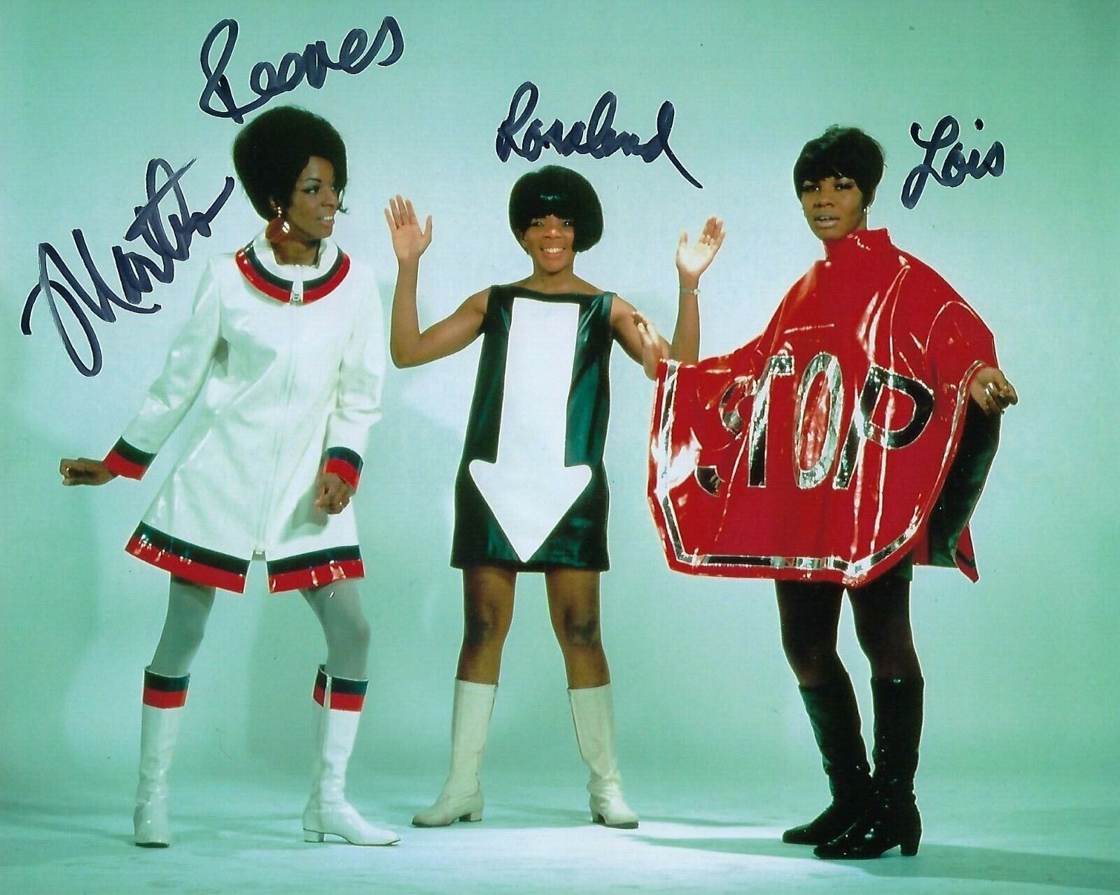 GFA And the Vandellas * MARTHA REEVES * Signed 8x10 Photo Poster painting M6 COA