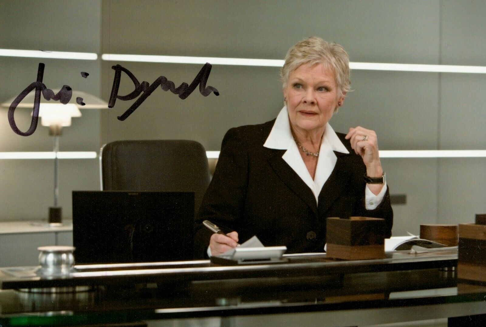 Dame Judi Dench Signed 6x4 Photo Poster painting M James Bond 007 Spectre Genuine Autograph +COA