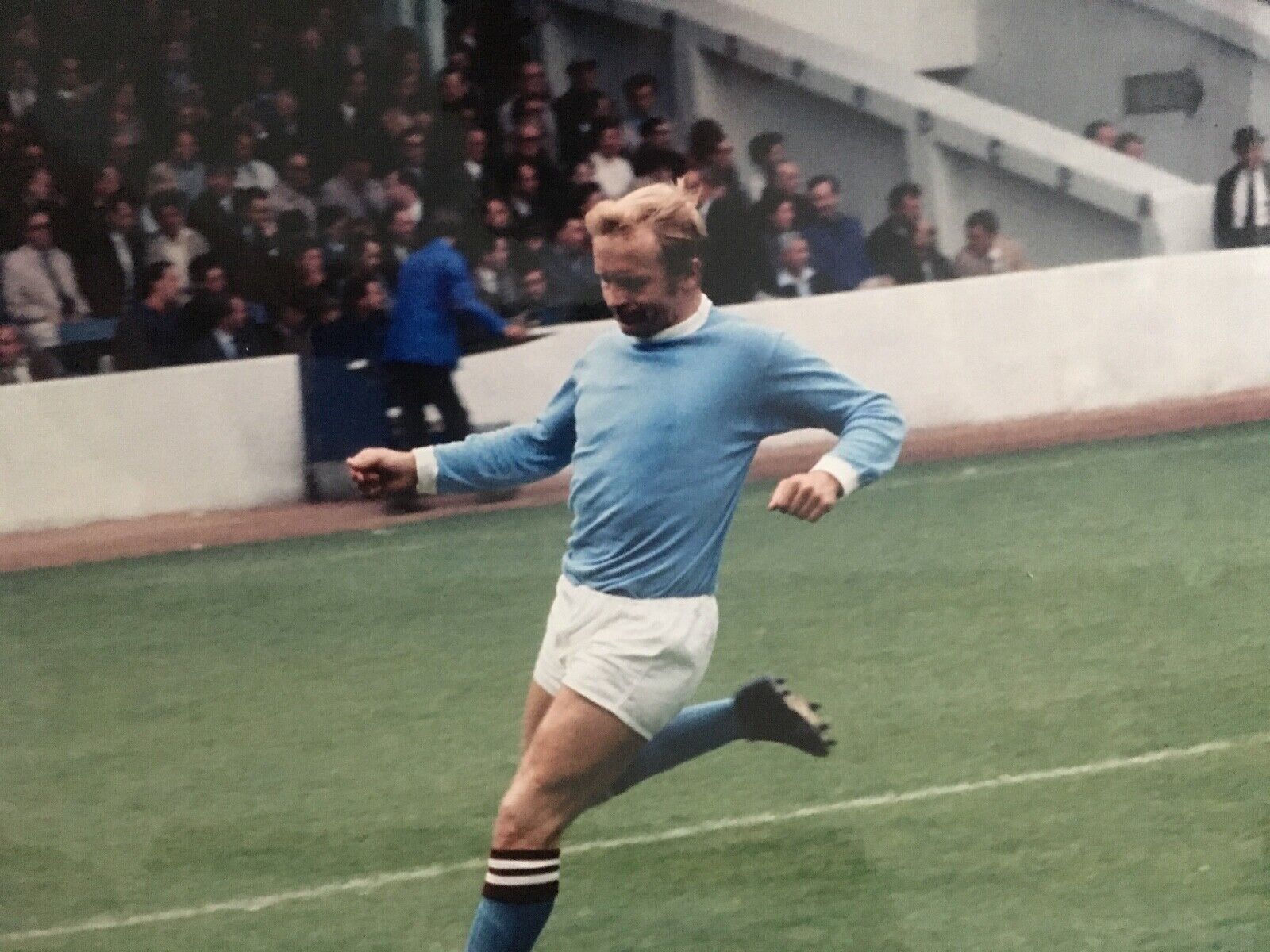 FRANCIS LEE - MANCHESTER CITY LEGEND - BRILLIANT UNSIGNED Photo Poster paintingGRAPH