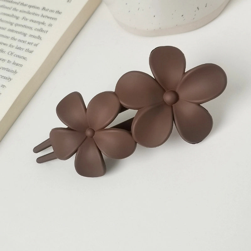 Minimalist Solid Color Flower Plastic Hair Clip