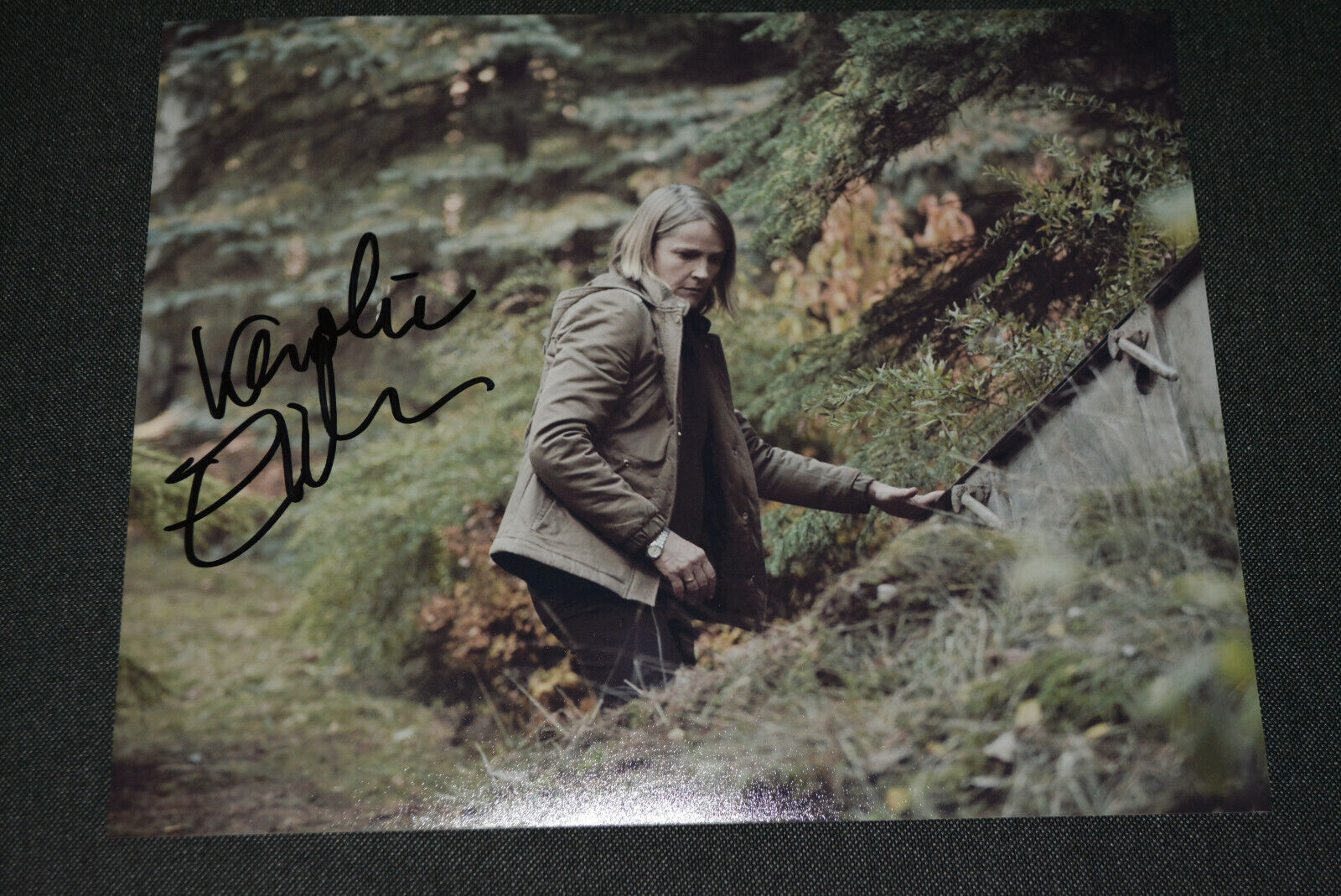 KAROLINE EICHHORN signed autograph In Person 8x10 (20x25cm) NETFLIX DARK