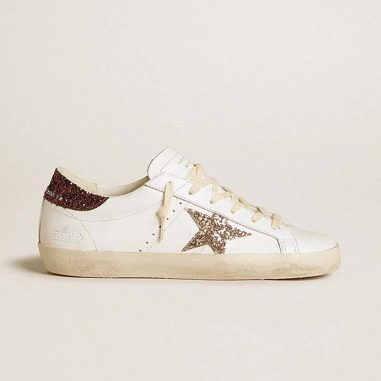 Golden Goose Super-Star Mujer con estrella dorada con purpurina y refuerzo del talón con purpurina burdeos