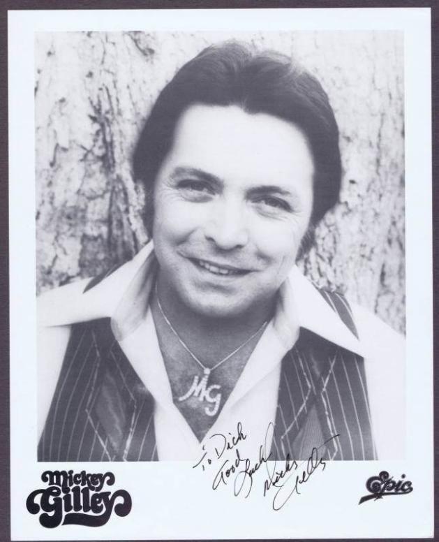 MICKEY GILLEY ORIGINAL 8x10 Photo Poster painting SIGNED WITH COA 7995