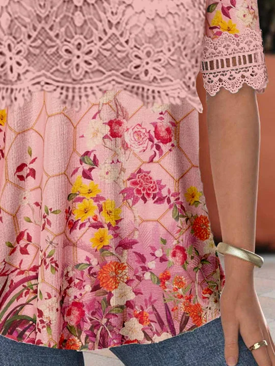 Women's Short Sleeve V-neck Lace Graphic Top