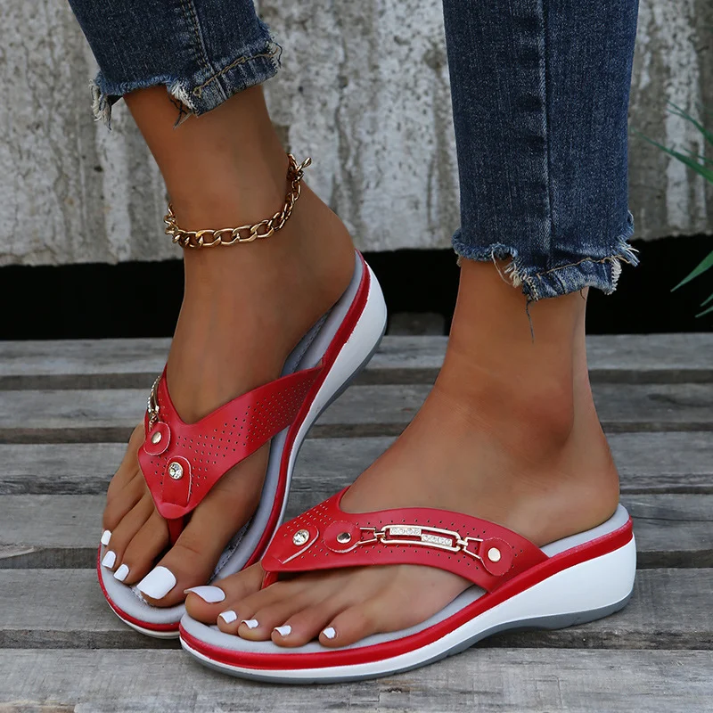 Yyvonne Spring And Summer New Sandals Women's Beach Sandals Metal Buckle Slope And Fashion Casual Large Size Women's Cool Slippers