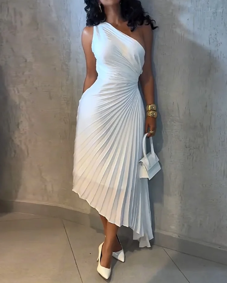 One shoulder pleated solid color dress