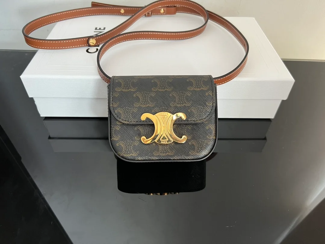 𝐂𝐄𝐋𝐈𝐍𝐄 TRIOMPHE MINI