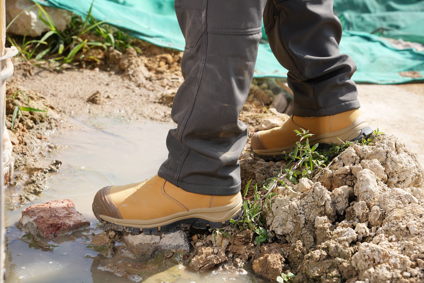 OUXX: Championing Quality Safety Work Boots with Environmental Responsibility
