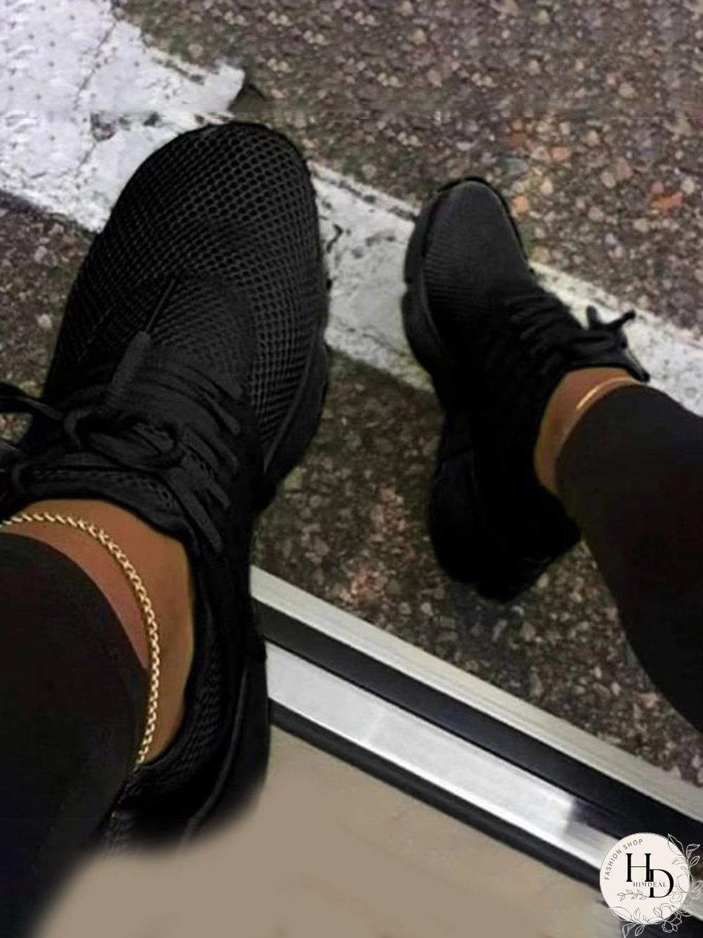 Solid Color Simple Lace-Up Outdoor Sneakers