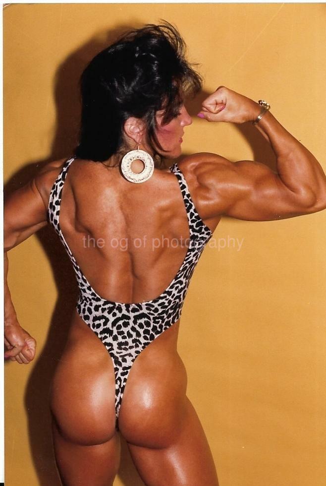 MUSCLE WOMAN 80's 90's FOUND Photo Poster painting Color FEMALE BODYBUILDER Original EN 111 9 P