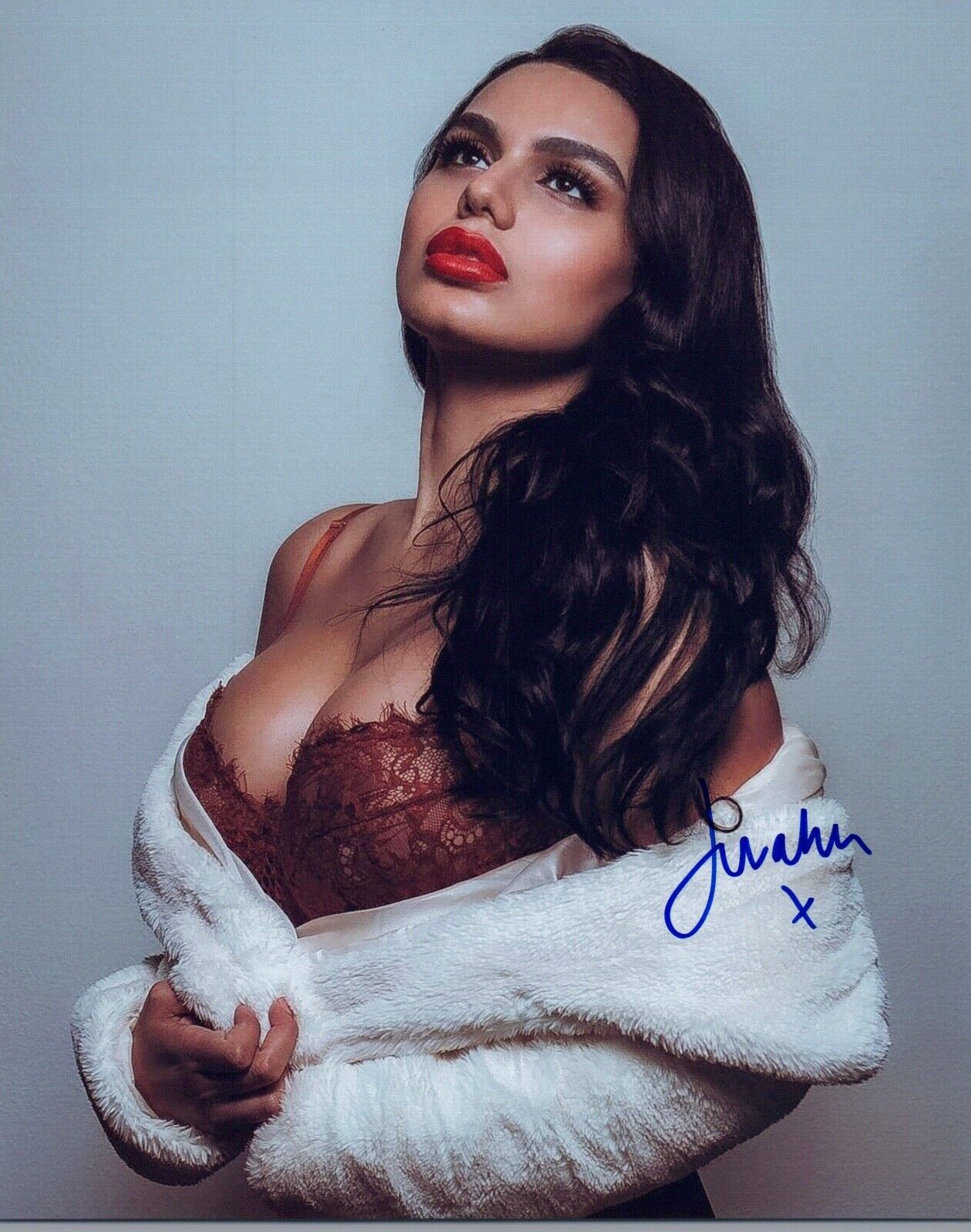 Juvahn Victoria Signed Autographed 8x10 Photo Poster painting Model COA