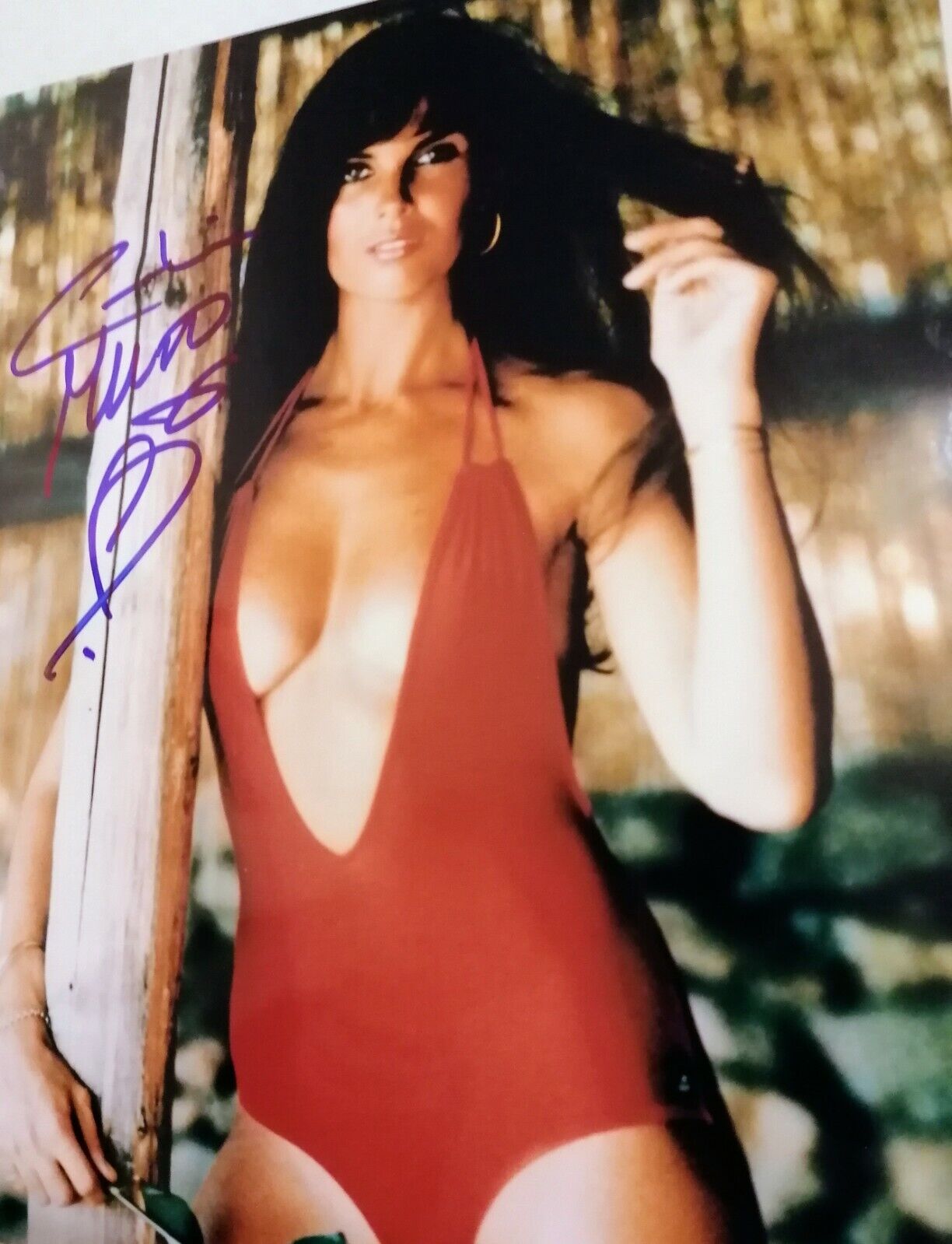 CAROLINE MUNRO SIGNED NAOMI 8 x 10 COLOUR Photo Poster painting 1977 FILM THE SPY WHO LOVED ME