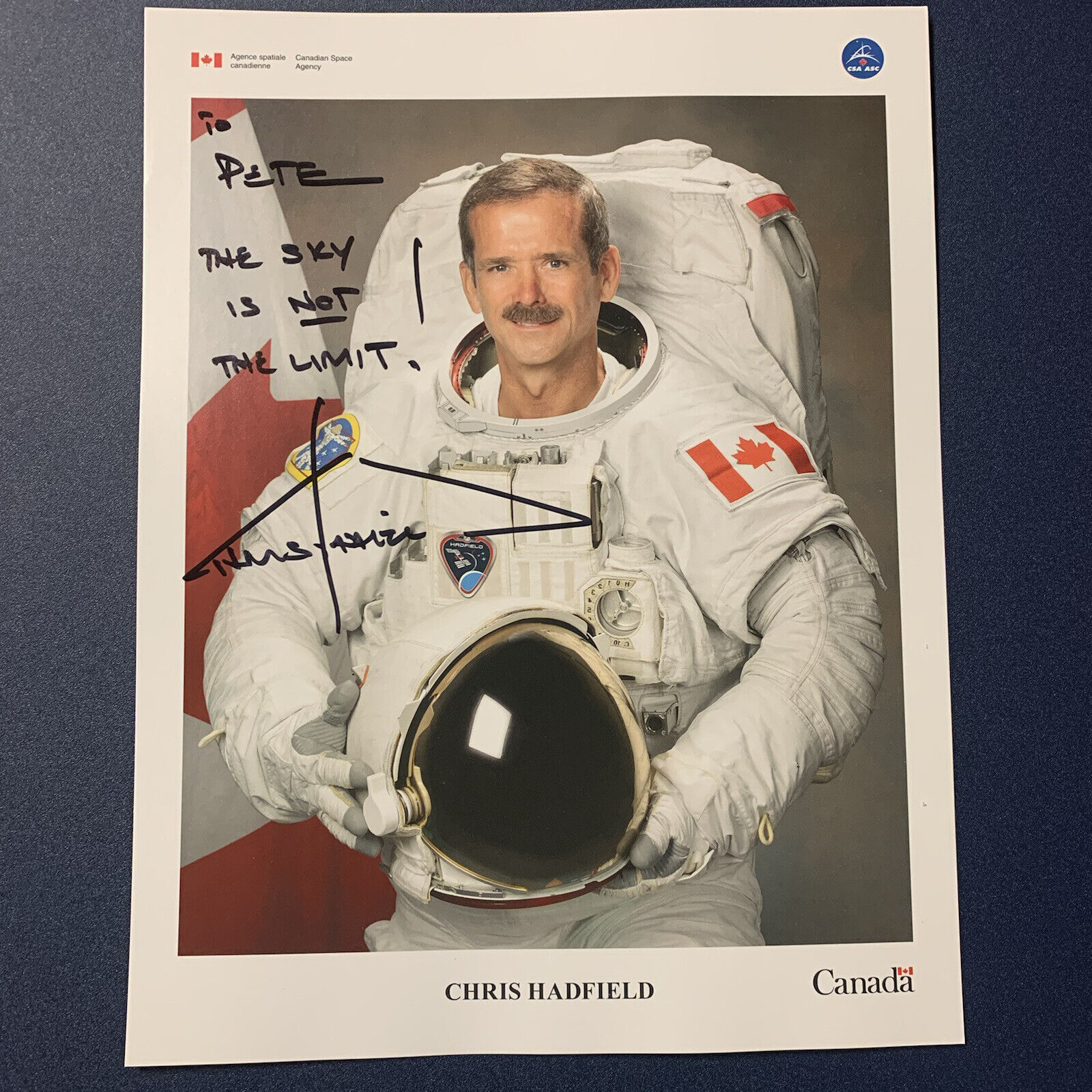 CHRIS HADFIELD SIGNED 8x10 Photo Poster painting ASTRONAUT 1st CANADIAN IN SPACE AUTOGRAPHED