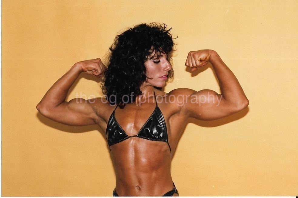 Female Bodybuilder FOUND Photo Poster painting Color MUSCLE WOMAN Original EN 112 6 W