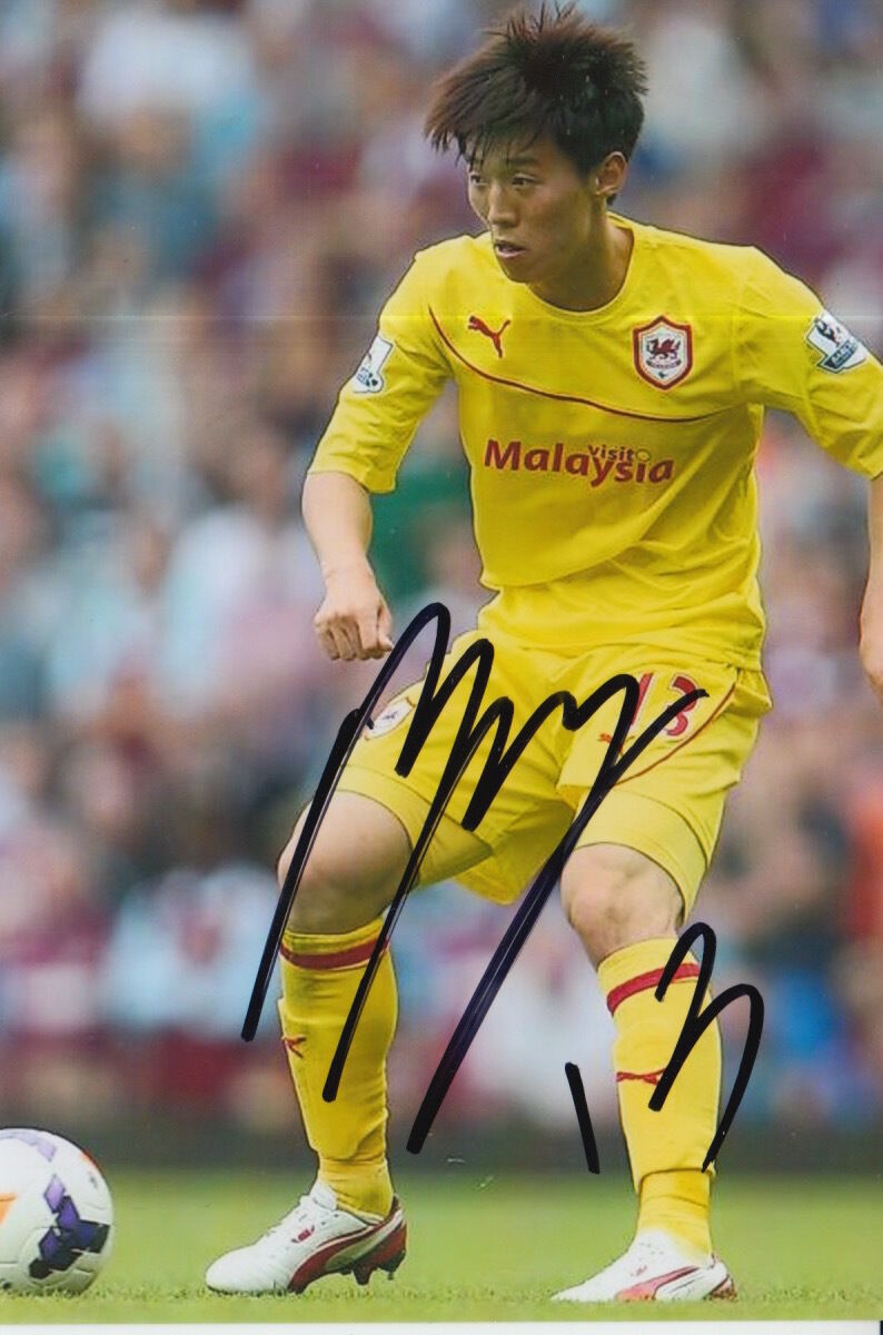 CARDIFF CITY HAND SIGNED KIM BO-KYUNG 6X4 Photo Poster painting 1.