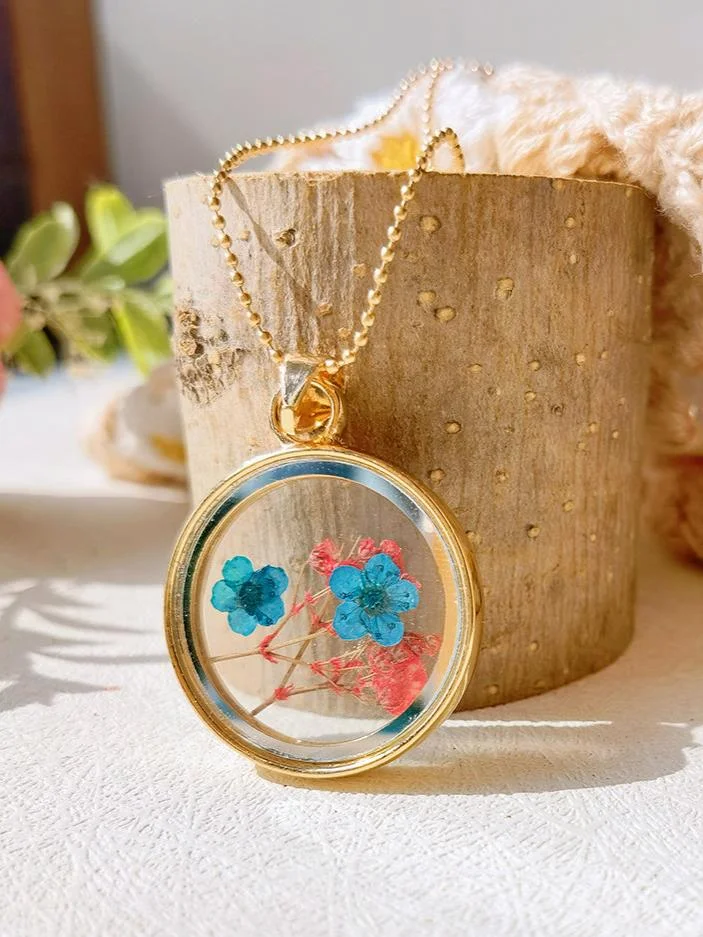 Gypsophila Daffodil Bridal Bouquet Necklace