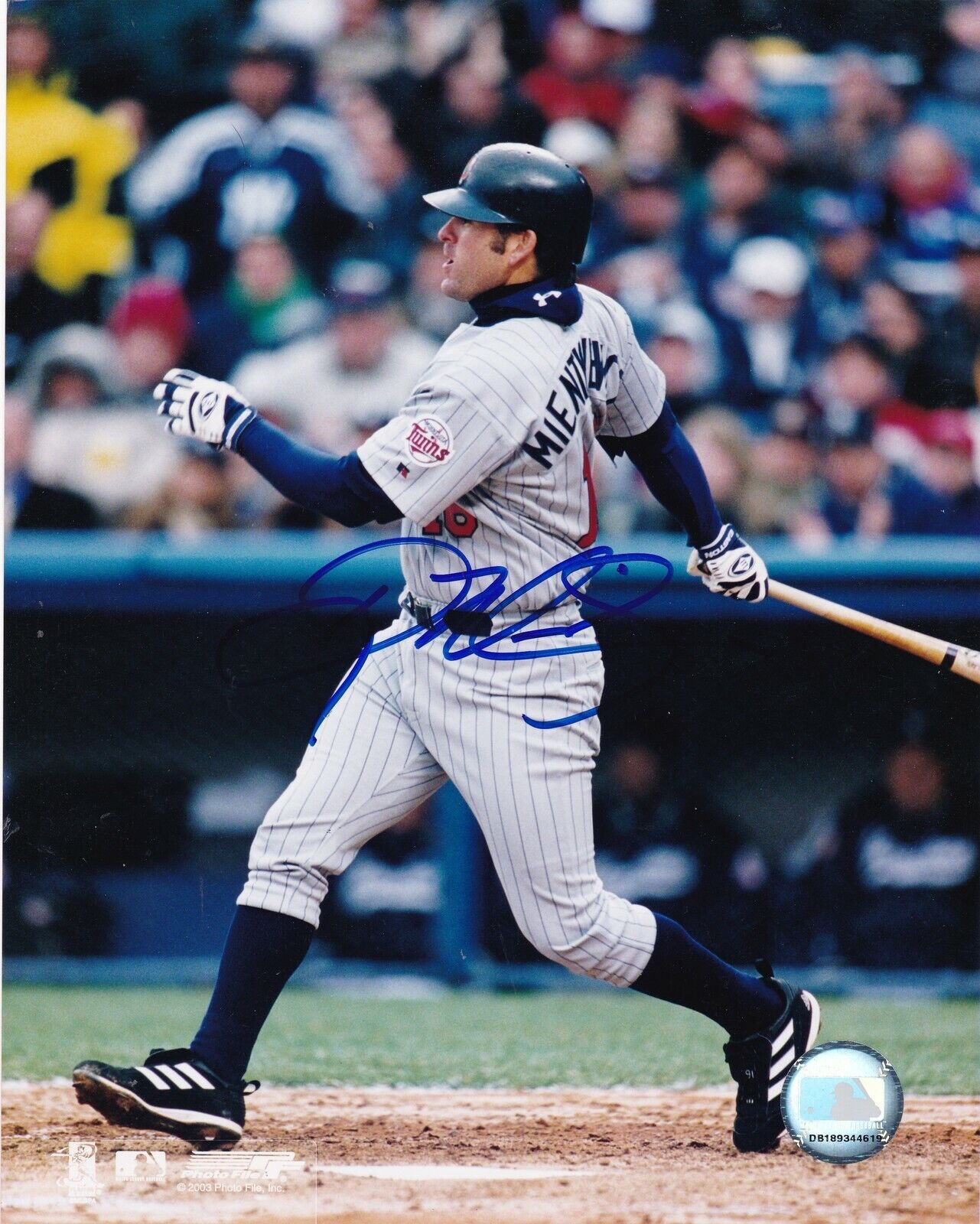 DOUG MIENTKIEWICZ MINNESOTA TWINS ACTION SIGNED 8x10