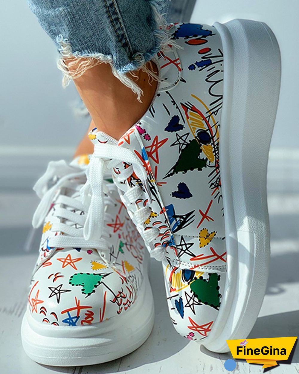Doodle Print Eyelet Lace-up Muffin Sneaker