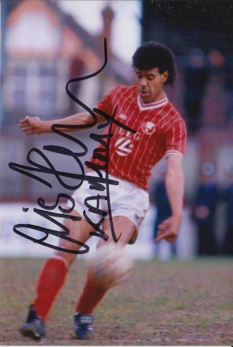 CHRIS KAMARA HAND SIGNED 6X4 Photo Poster painting SWINDON TOWN FOOTBALL AUTOGRAPH