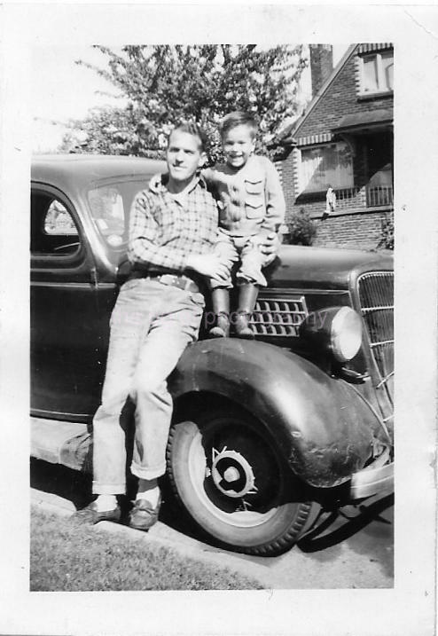 CAR PORTRAIT Vintage FOUND Photo Poster paintingGRAPH bwOriginal Snapshot 012 17