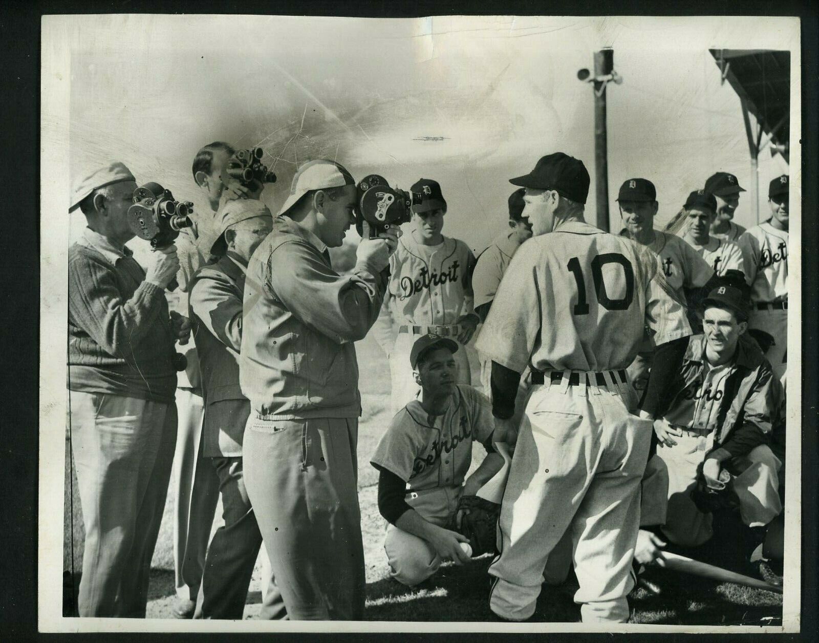 Red Rolfe & Players in front of Newsreel Cameras 1950 Press Photo Poster painting Detroit Tigers