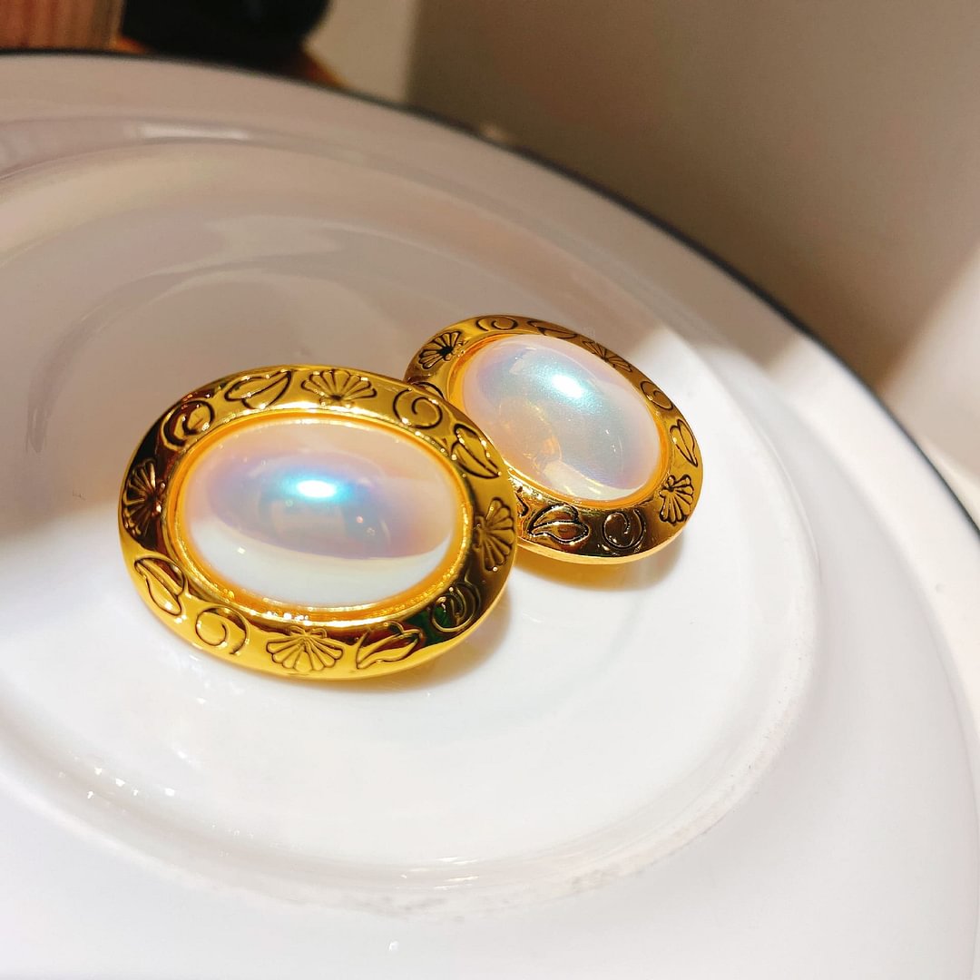 Original design senior sense vintage French vintage Hepburn style pearl earrings | temperament French ear clips | natural zhen'zhu