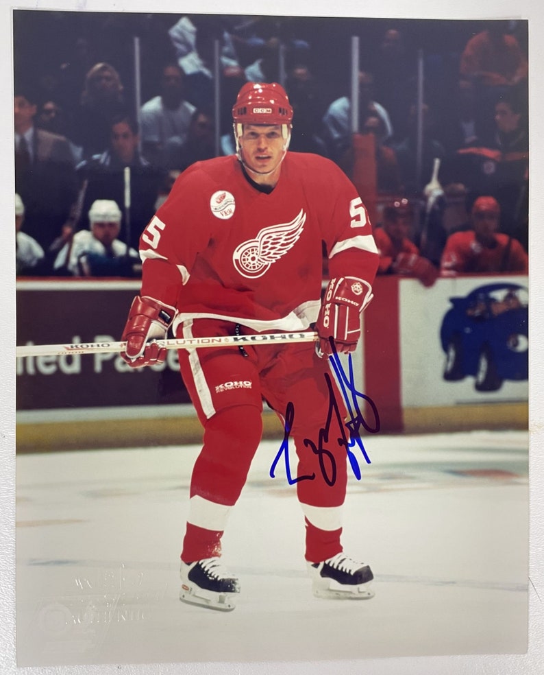 Larry Murphy Signed Autographed Glossy 8x10 Photo Poster painting Detroit Red Wings - COA Matching Holograms