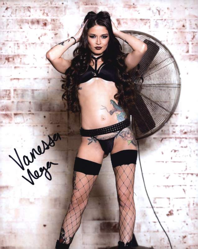 Vanessa Vega signed model 8x10 Photo Poster painting -PROOF- -CERTIFICATE- (A0036)