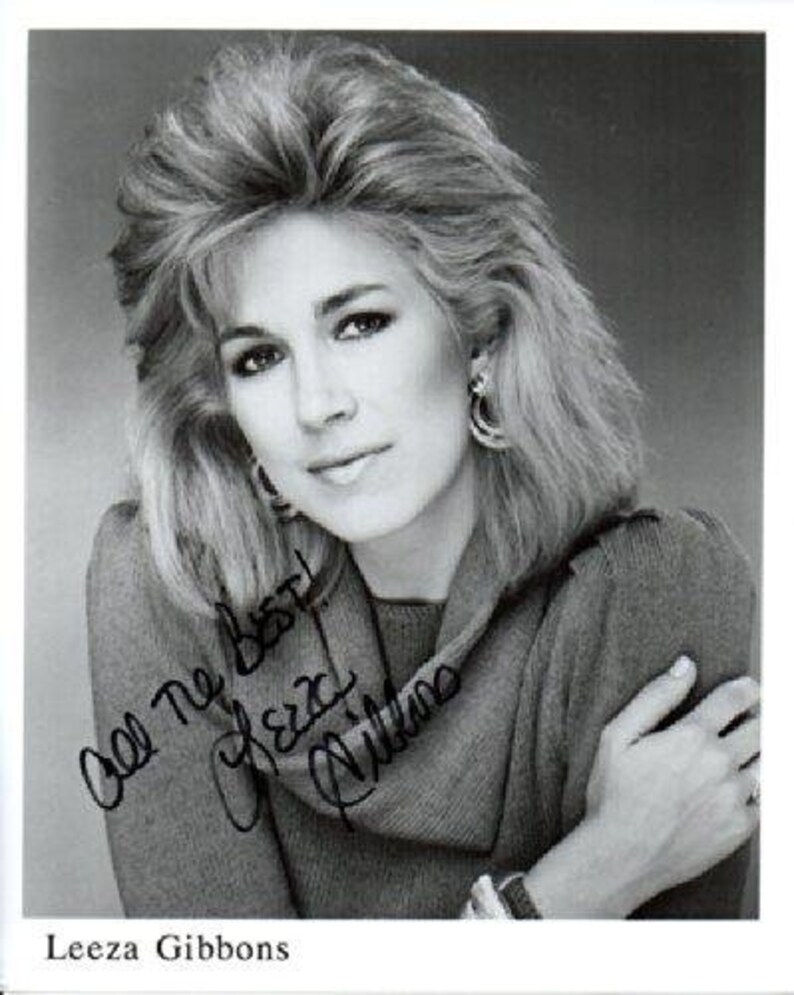 Leeza Gibbons Signed Autographed Glossy 8x10 Photo Poster painting