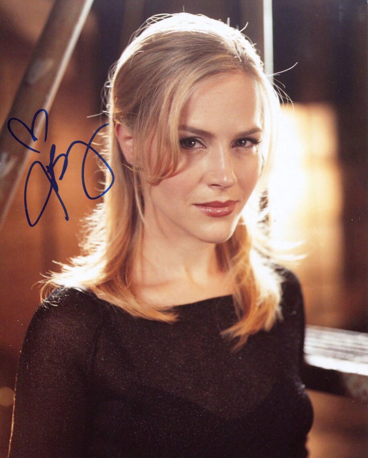 Buffy the Vampire Slayer actress JULIE BENZ signed 8x10 Photo Poster painting