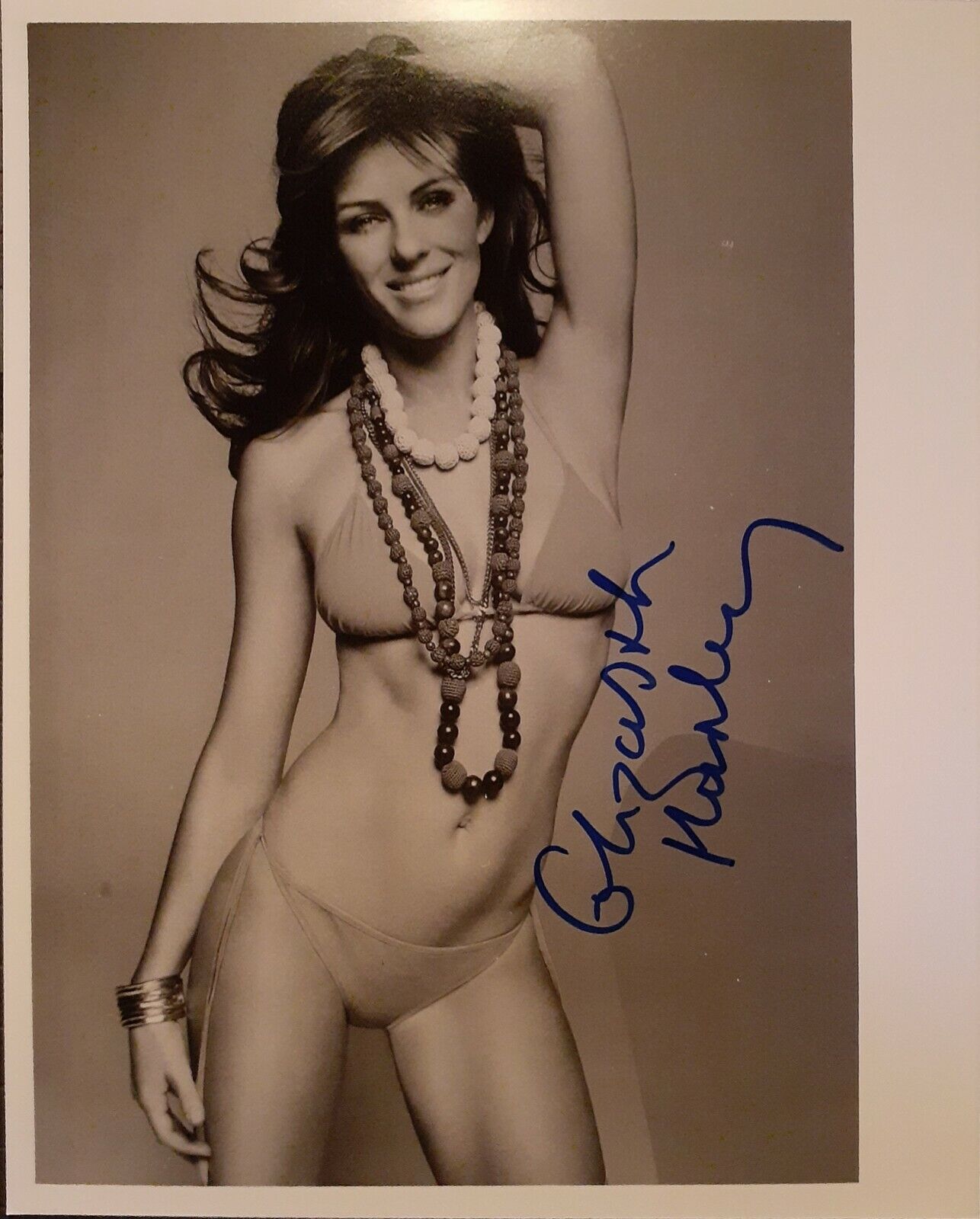 Elizabeth Hurley signed 8x10