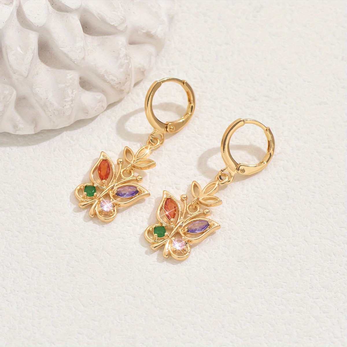 1 new creative, elegant and exquisite butterfly shaped fashionable earrings for women, set with artificial gemstones for fashionable Women's jewelry, a holiday gift for female friends